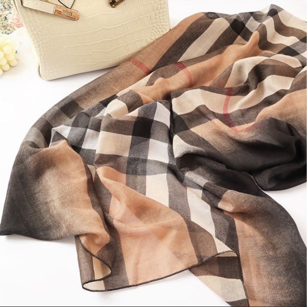Giant Check SCARF - Picture 4 of 5